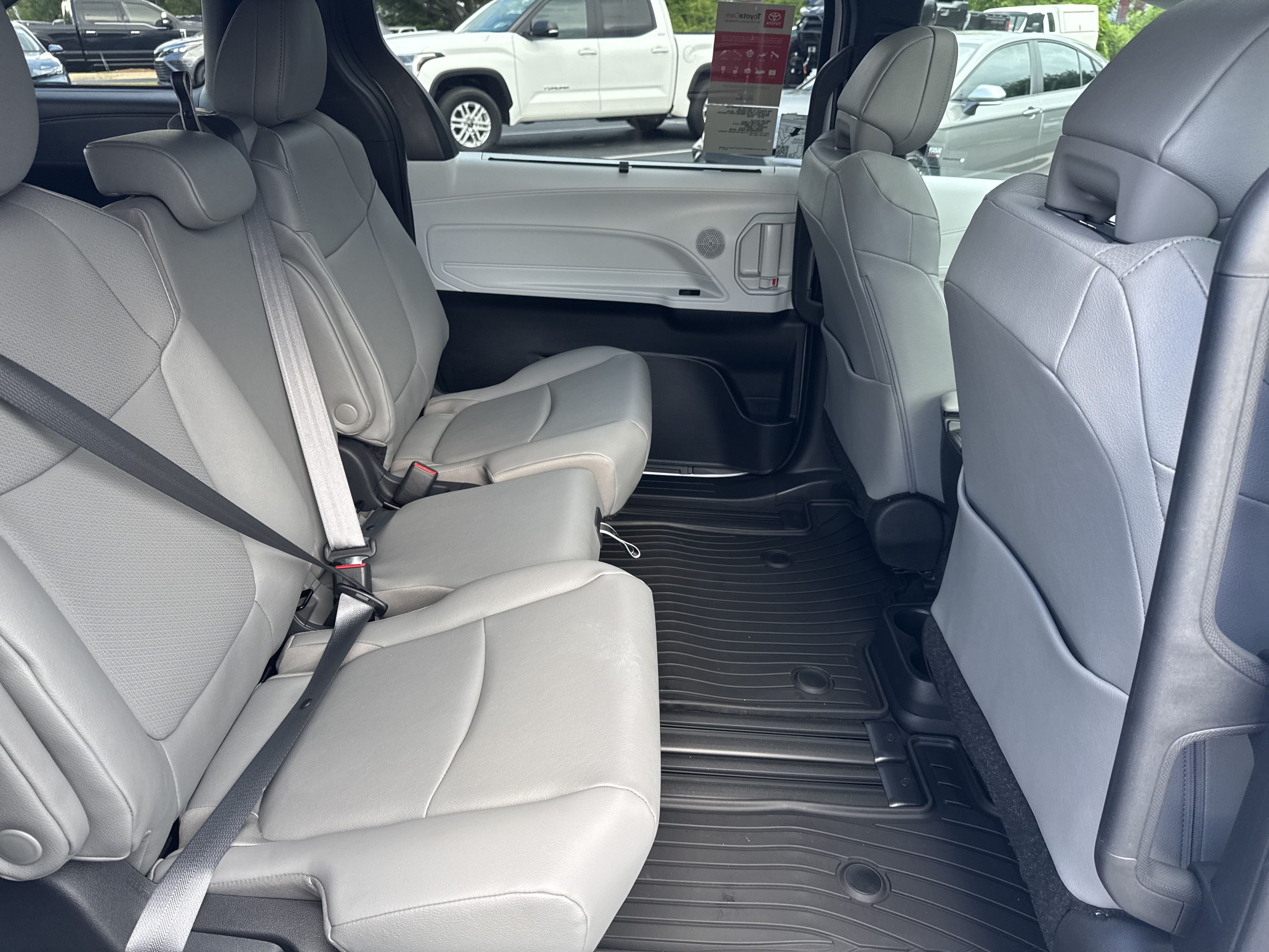 New 2025 Toyota Sienna XLE FWD image 28