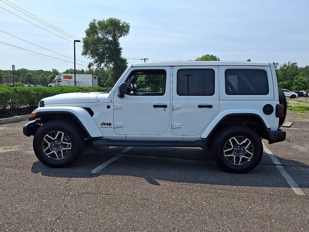 Used 2025 Jeep Wrangler Unlimited Sahara AWD/4WD image 7