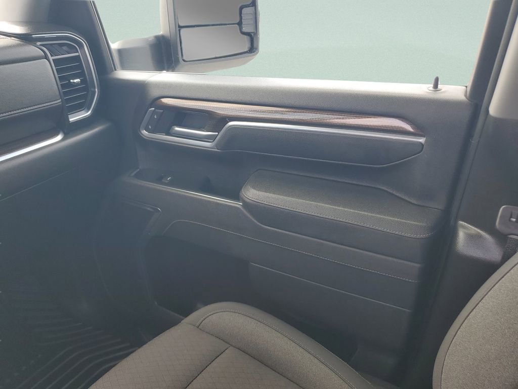 Used 2025 Chevrolet Silverado 2500 LT w/ Convenience Package image 16