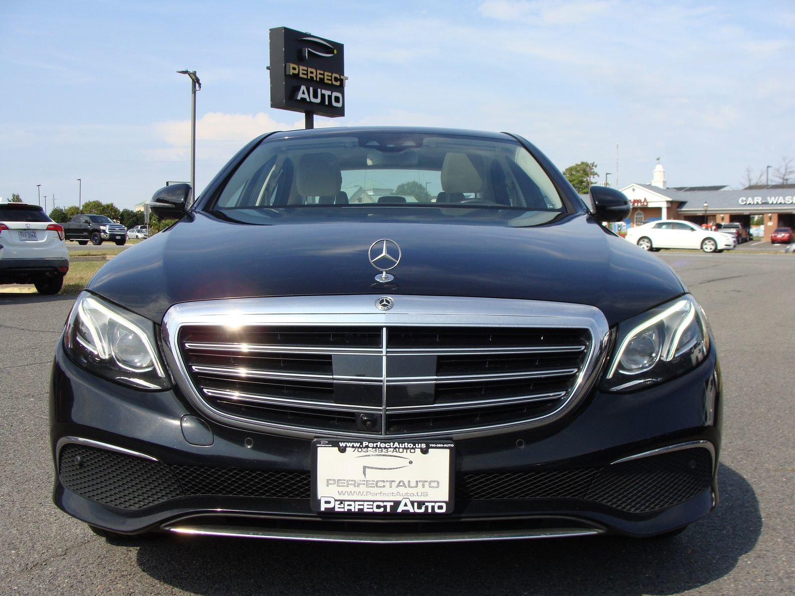 Used 2018 Mercedes-Benz E 300 4MATIC image 2