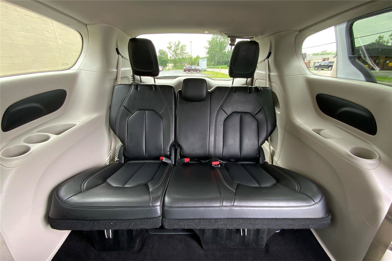 Used 2023 Chrysler Pacifica Touring-L FWD image 37