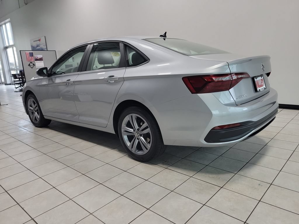 Used 2023 Volkswagen Jetta SE w/ Panoramic Sunroof Package FWD image 10