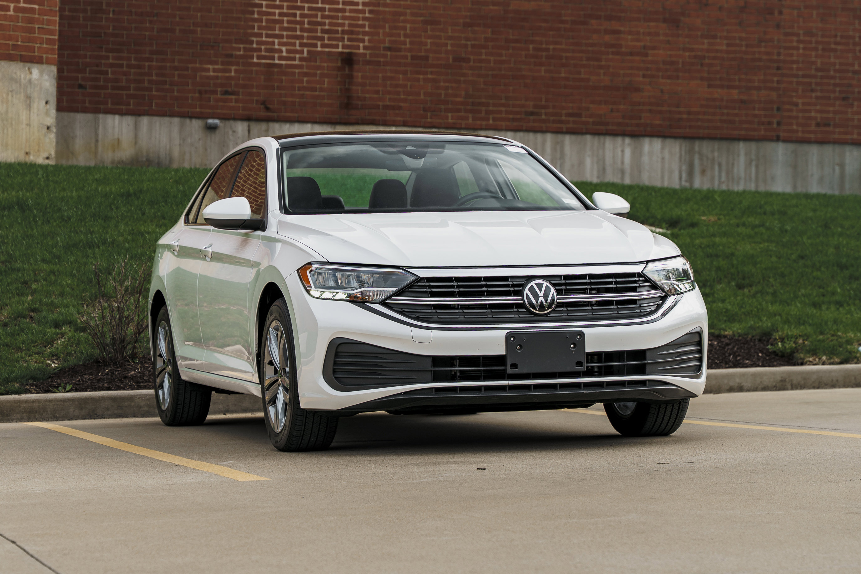 Used 2023 Volkswagen Jetta SE image 1