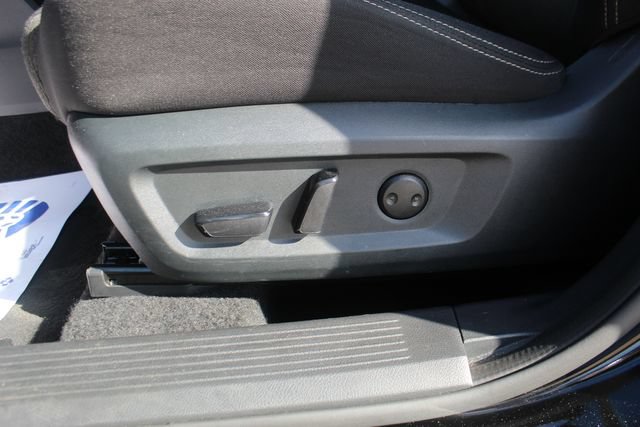 Used 2025 Nissan Rogue SV FWD image 16
