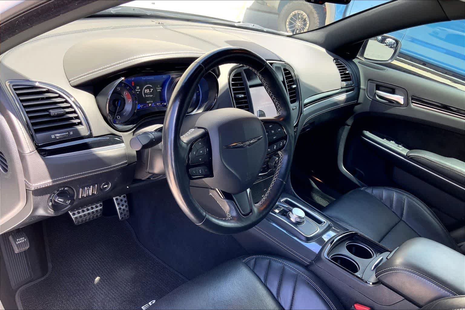 Used 2023 Chrysler 300 C RWD image 3