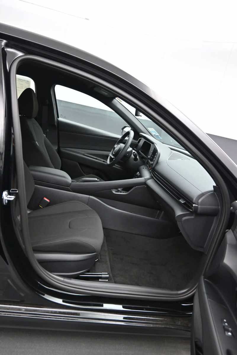 New 2026 Hyundai Elantra Sport FWD image 11