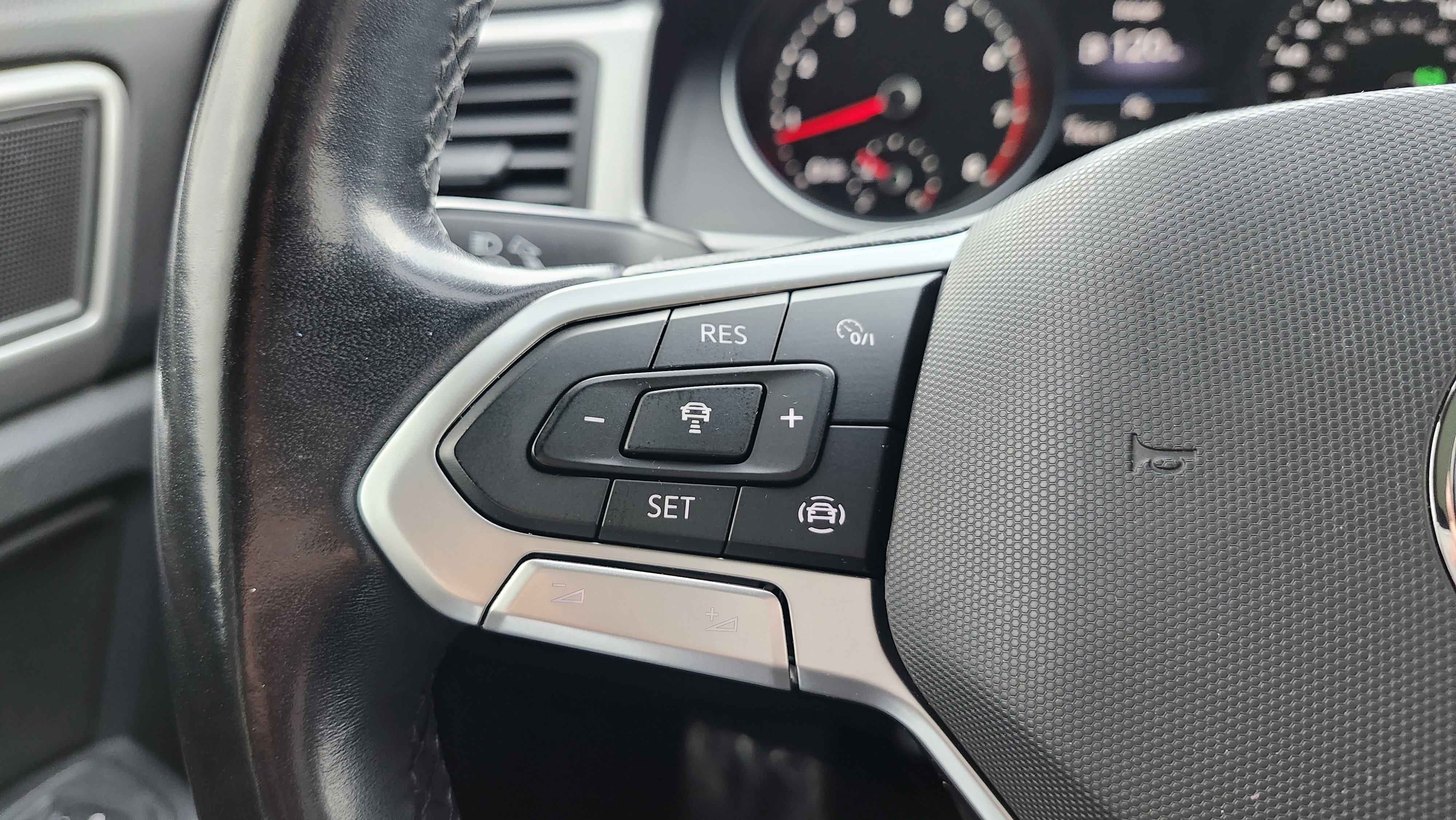 Used 2021 Volkswagen Atlas SE w/ Panoramic Sunroof Package image 36