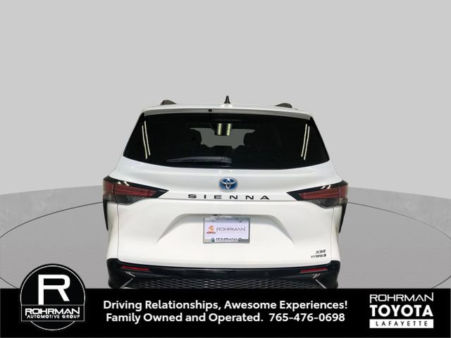 Used 2023 Toyota Sienna XSE FWD image 5