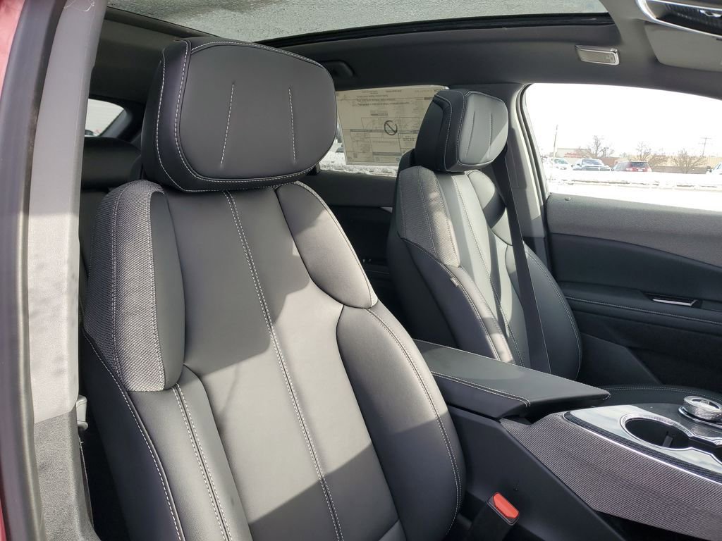 New 2026 Cadillac Optiq Luxury 1 image 28