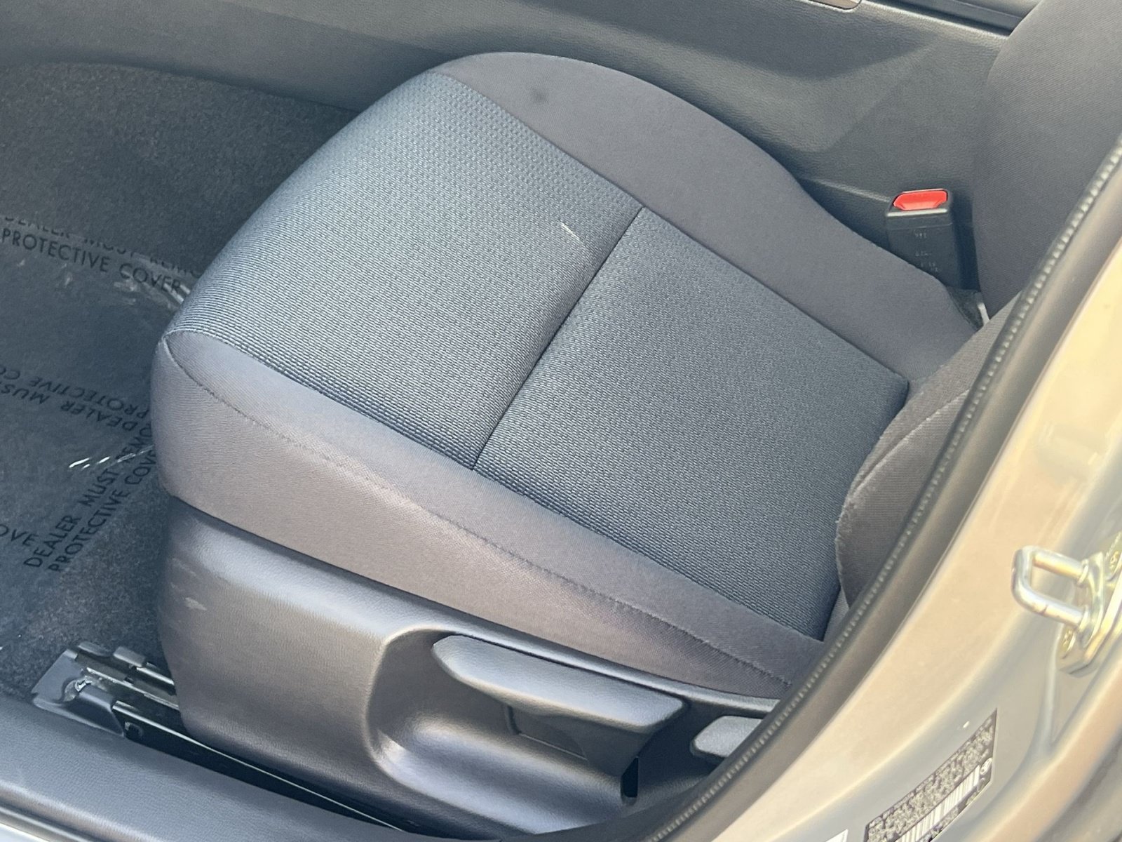 Used 2025 Toyota Prius LE FWD image 13