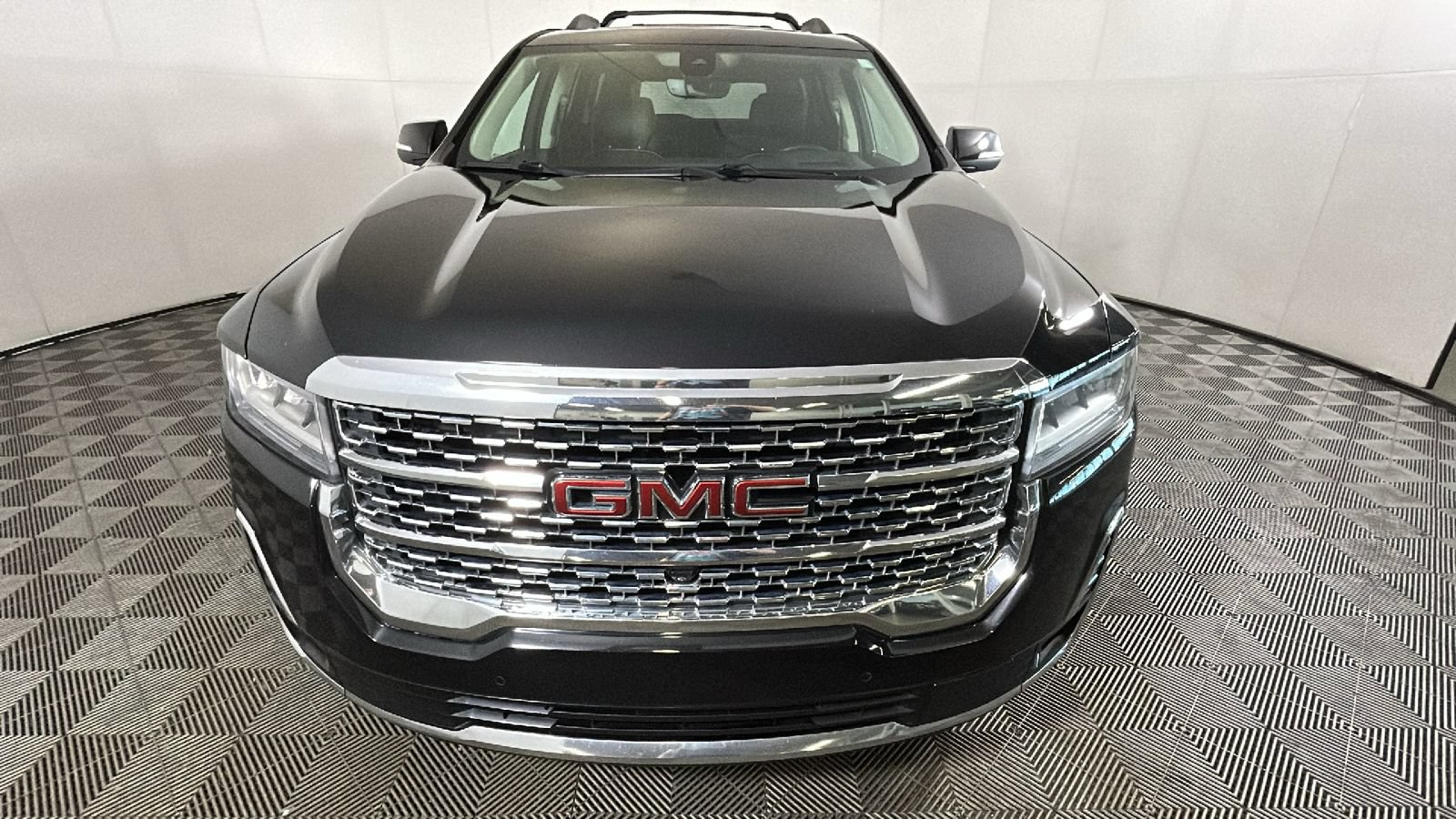 Used 2023 GMC Acadia Denali w/ Black Diamond Edition AWD/4WD image 9