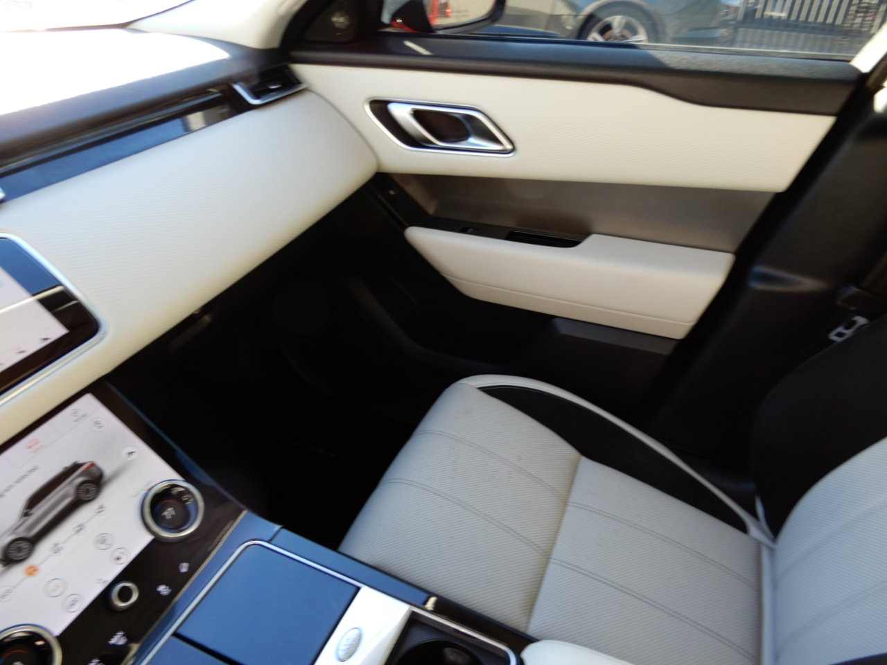 Used 2019 Land Rover Range Rover Velar S image 17