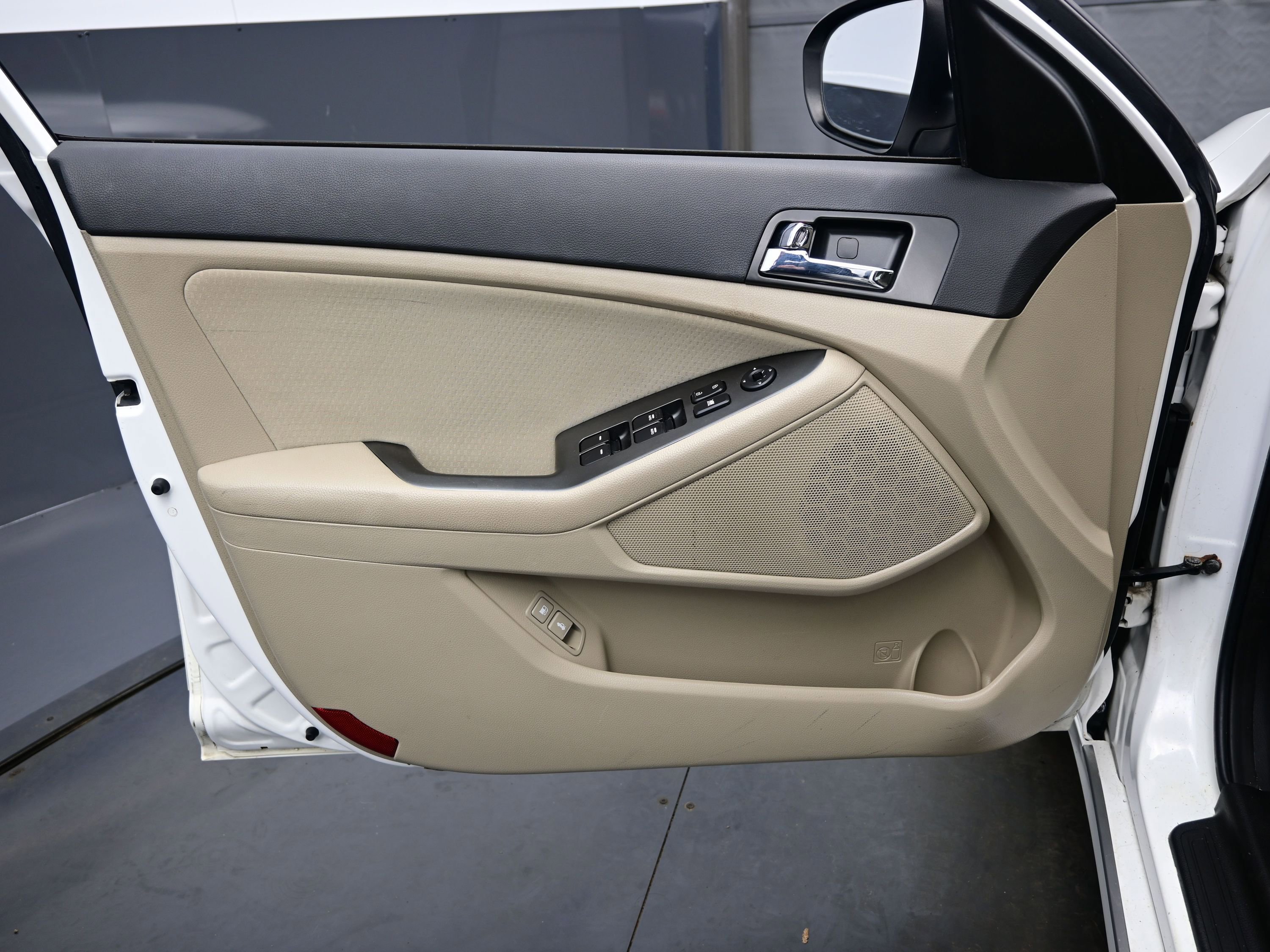 Used 2012 Kia Optima Hybrid w/ Hybrid Convenience Pkg image 9