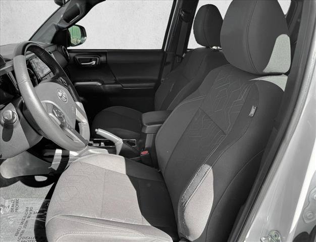 Used 2017 Toyota Tacoma TRD Sport w/ Premium & Technology Package AWD/4WD image 10