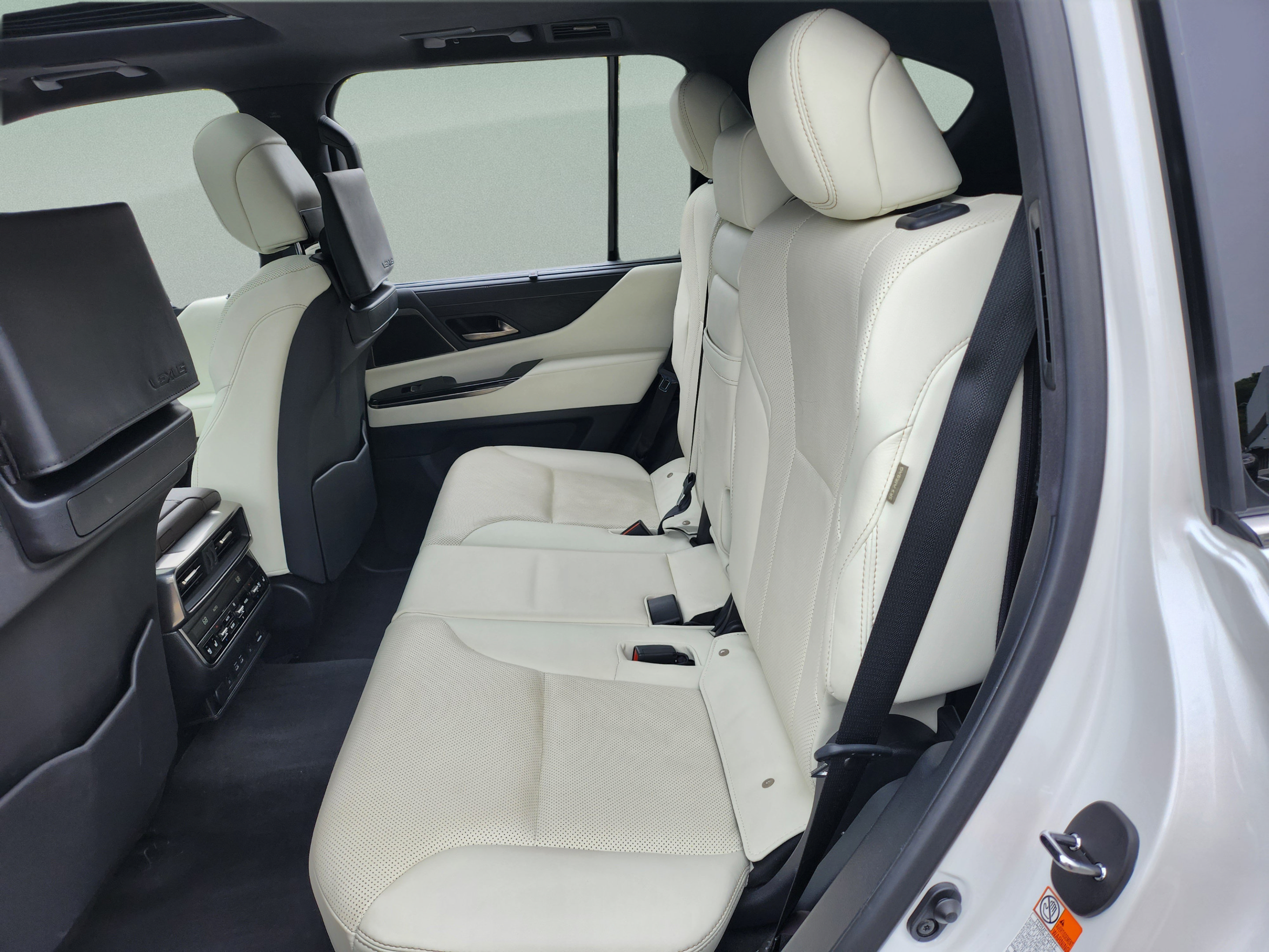 Used 2023 Lexus LX 600 4WD w/ Accessory Package (Z1) image 22