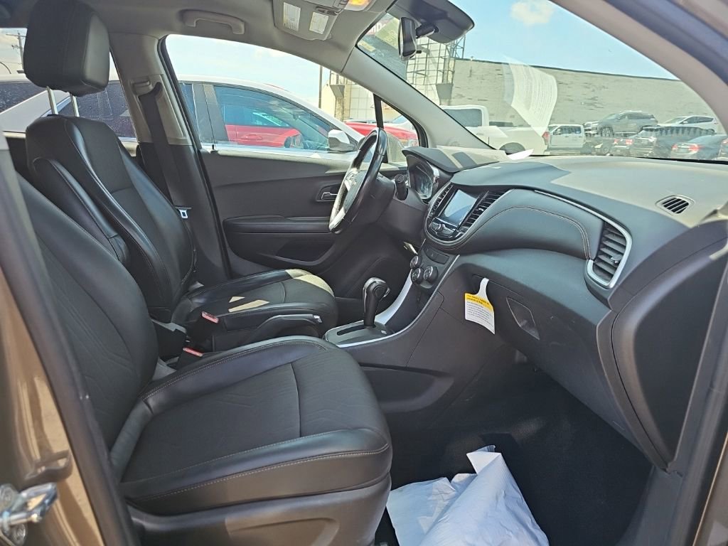Used 2022 Chevrolet Trax LT w/ Driver Confidence Package AWD/4WD image 6