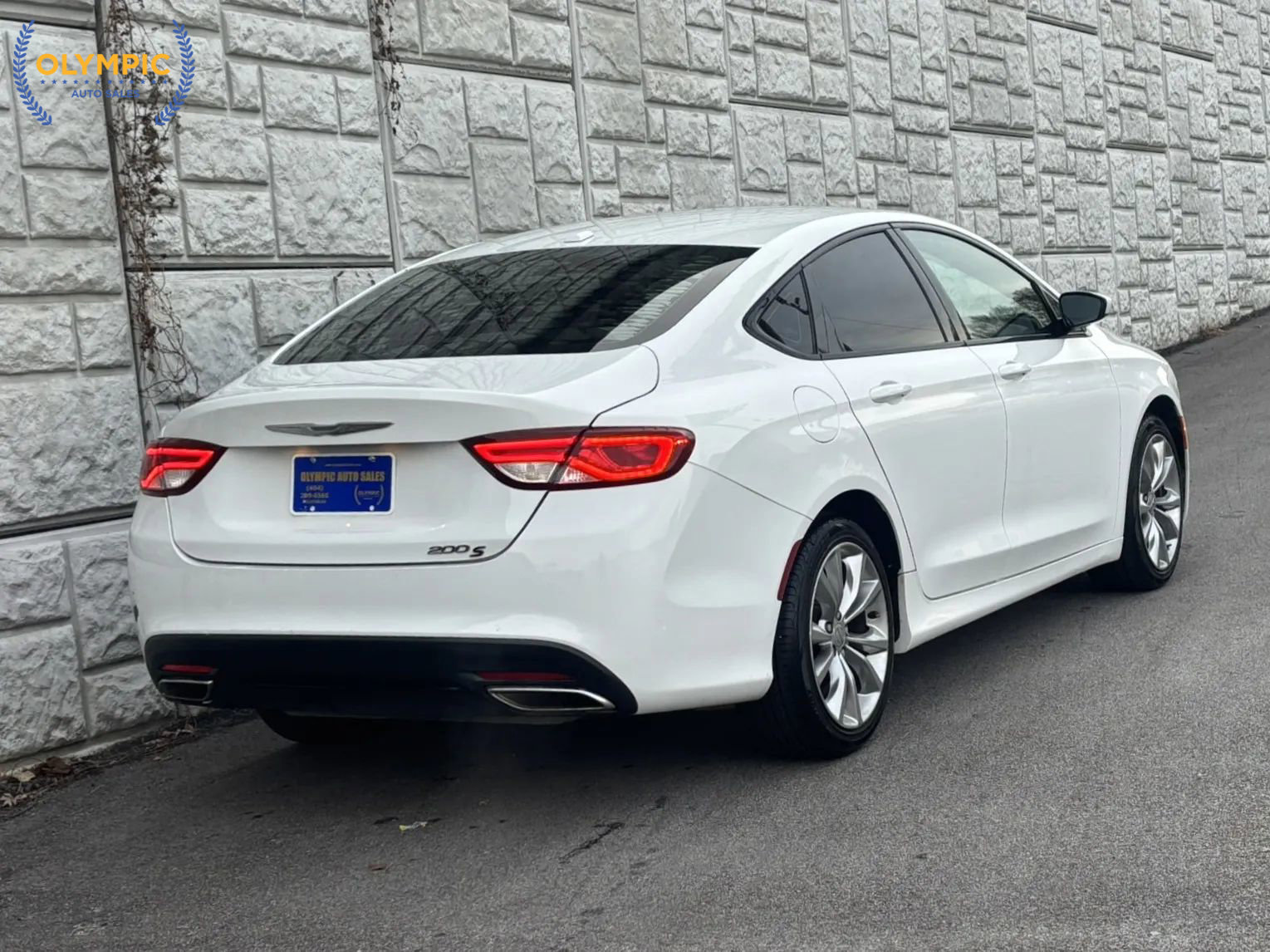 Used 2015 Chrysler 200 S image 6