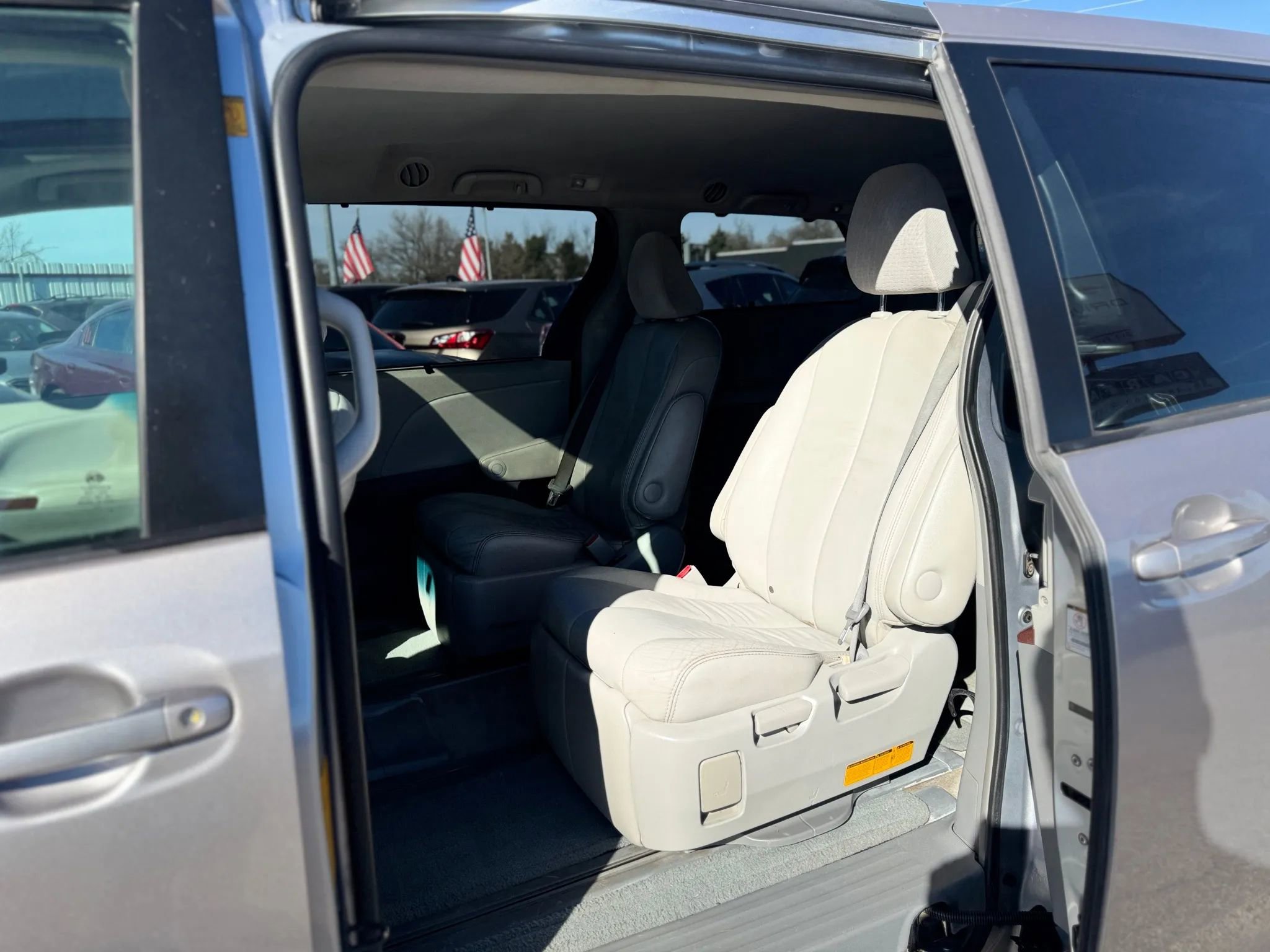 Used 2012 Toyota Sienna XLE image 13