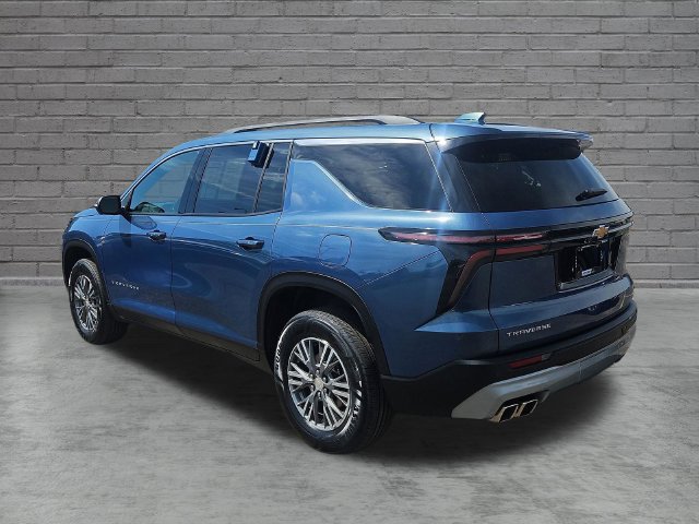 Used 2024 Chevrolet Traverse LT FWD image 3