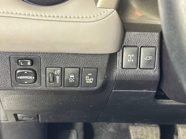 Used 2015 Toyota RAV4 Limited w/ Technology Package image 19