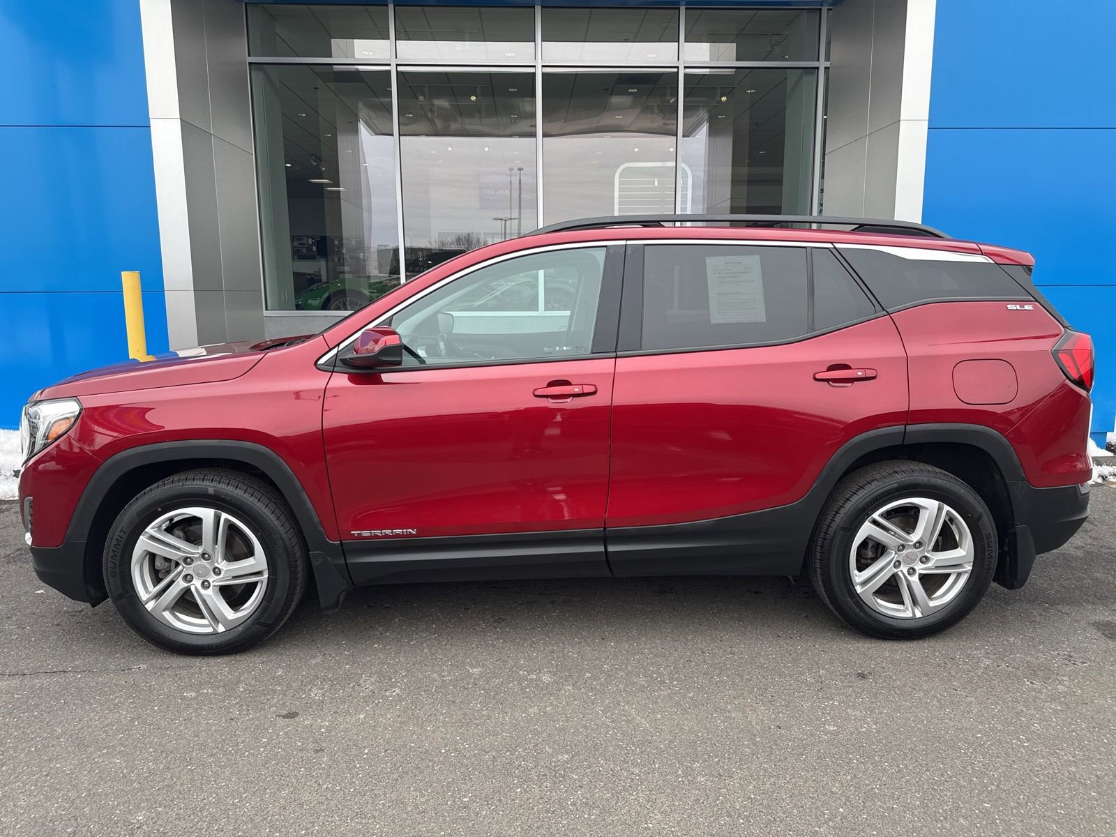 Used 2018 GMC Terrain SLE w/ Driver Convenience Package image 9