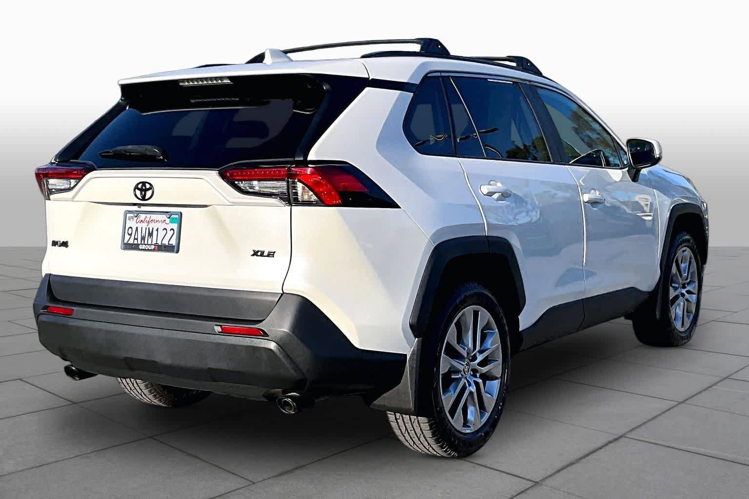 Used 2022 Toyota RAV4 XLE Premium FWD image 12