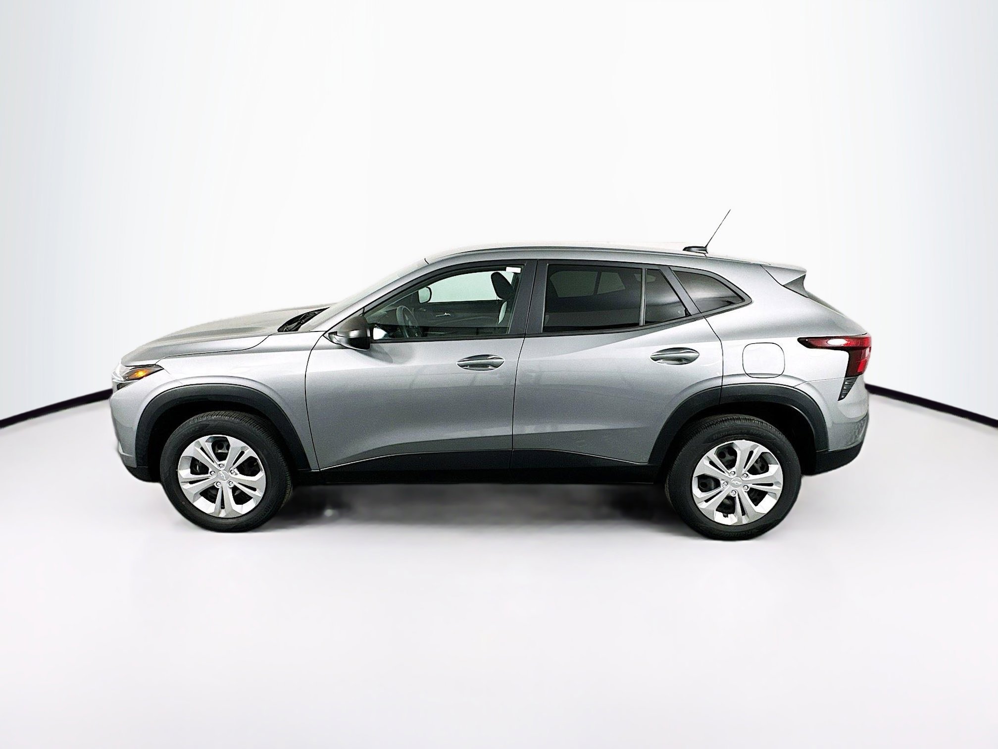 Used 2024 Chevrolet Trax LS w/ Driver Confidence Package image 4