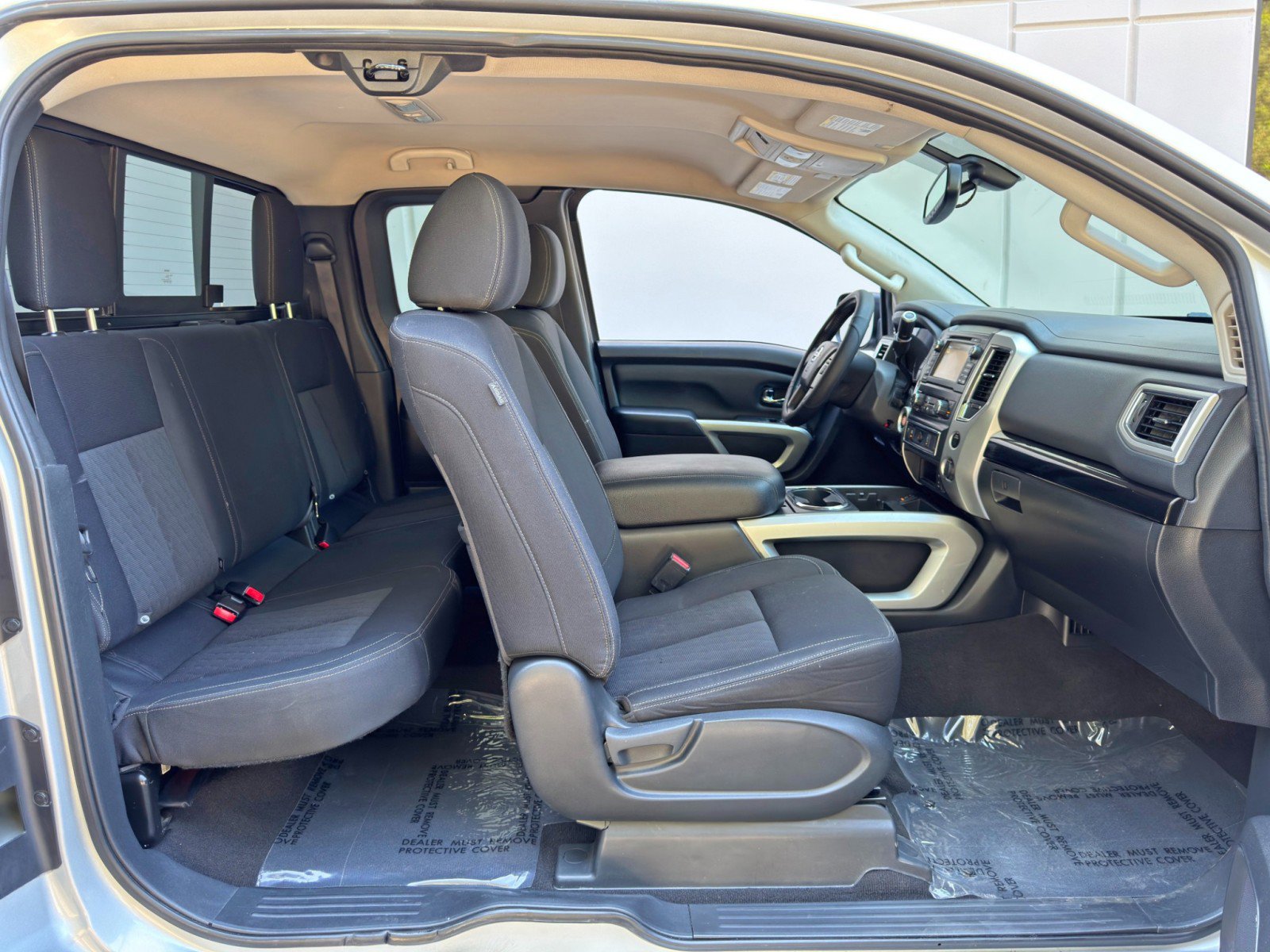 Used 2018 Nissan Titan SV w/ SV Convenience Package image 29