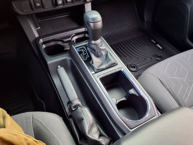 Used 2018 Toyota Tacoma TRD Off-Road AWD/4WD image 32