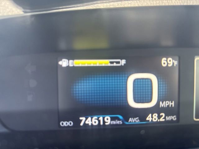 Used 2017 Toyota Prius Three Touring FWD image 2