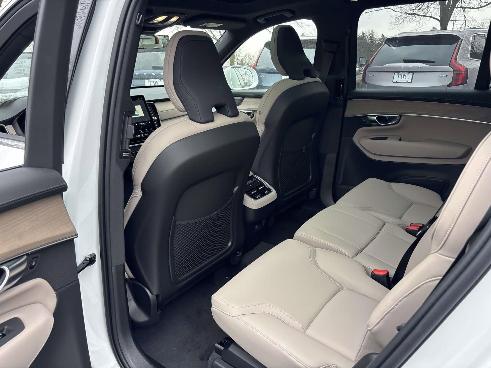 New 2026 Volvo XC90 B6 Plus w/ Protection Package Premier image 27