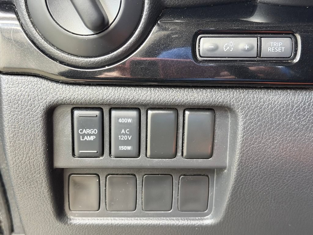 Used 2020 Nissan Titan SV w/ SV Convenience Package AWD/4WD image 39