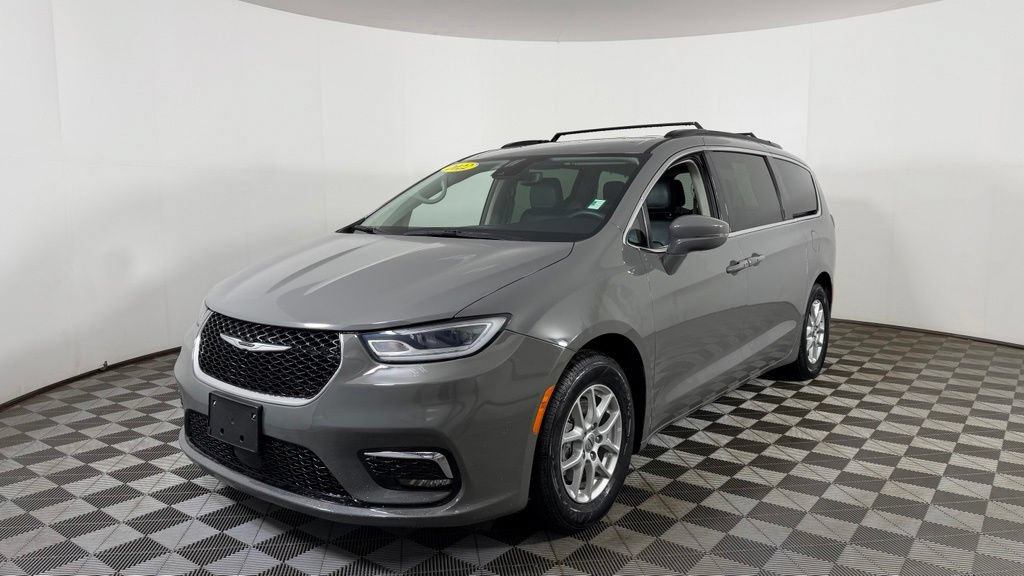 Used 2022 Chrysler Pacifica Touring-L FWD image 3