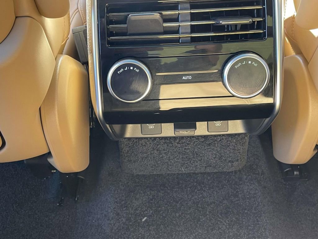 Used 2023 Land Rover Range Rover SE image 14