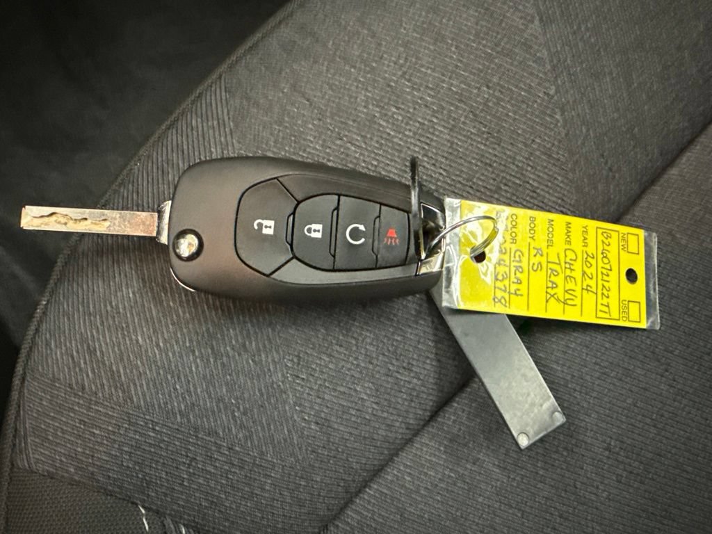 Used 2024 Chevrolet Trax RS w/ Driver Confidence Package FWD image 32