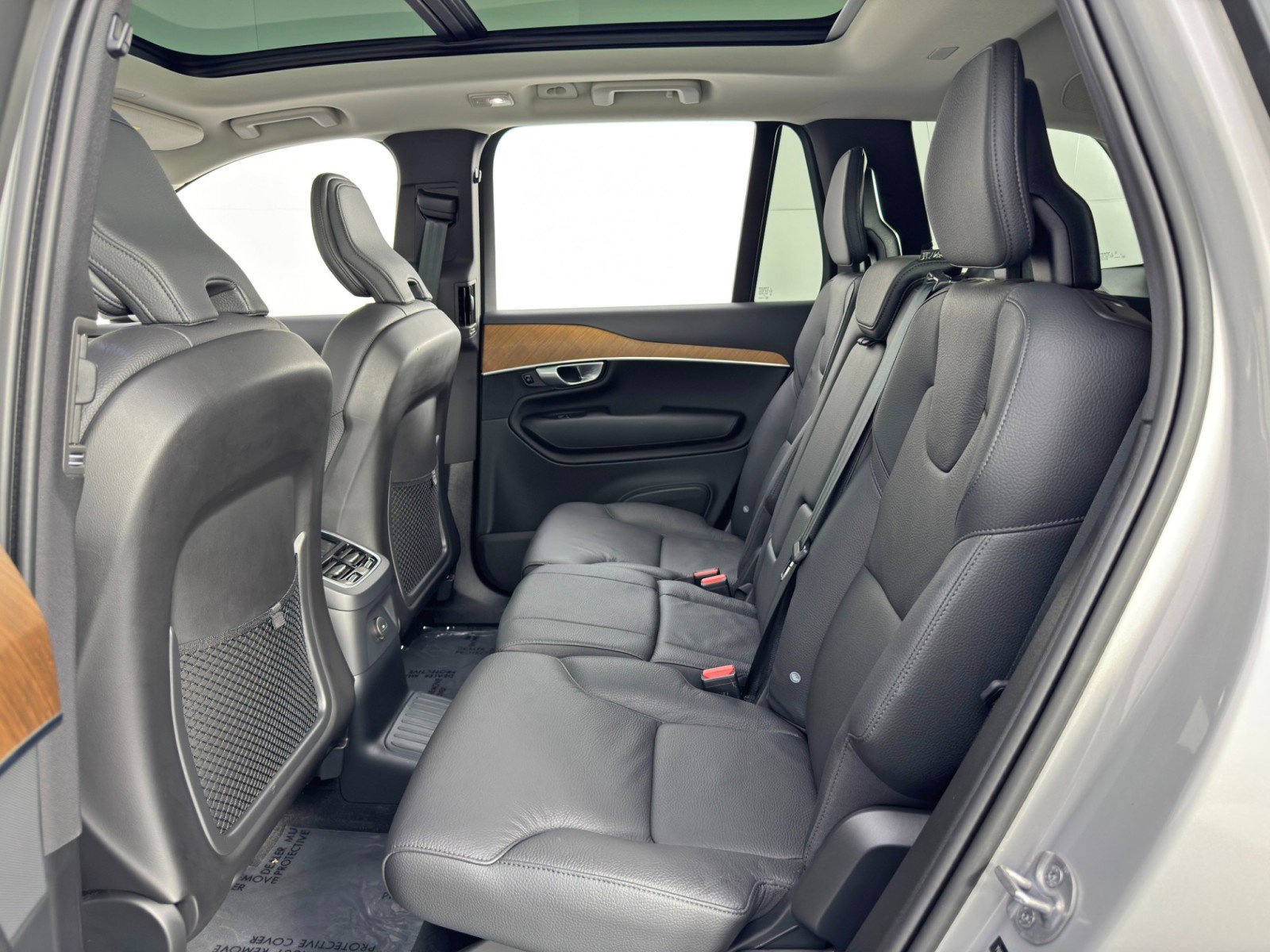 Used 2024 Volvo XC90 T8 Plus w/ Protection Package Premier image 43