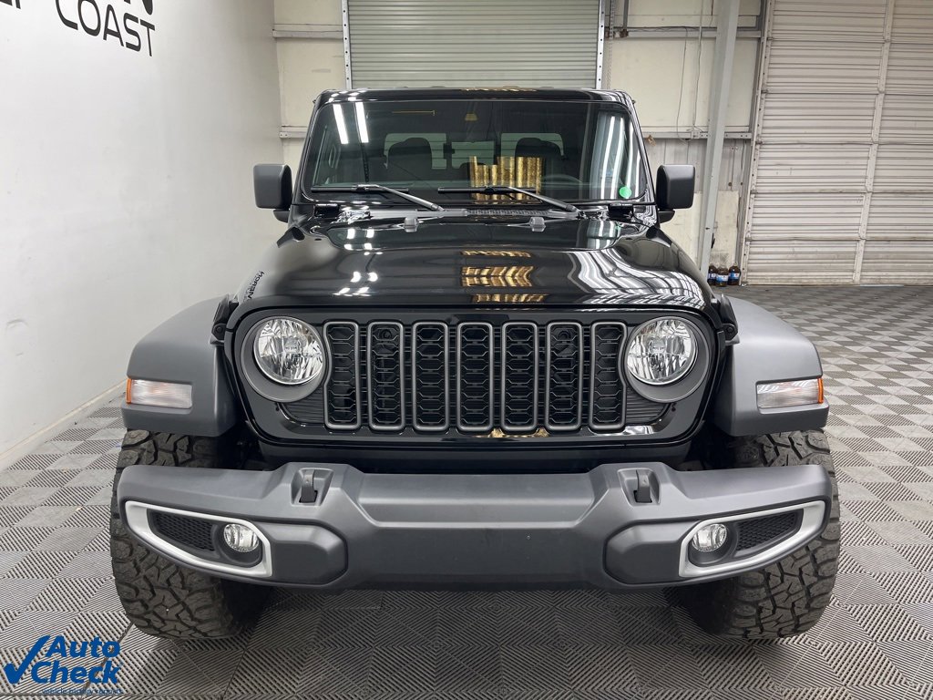 Used 2025 Jeep Gladiator Sport image 9