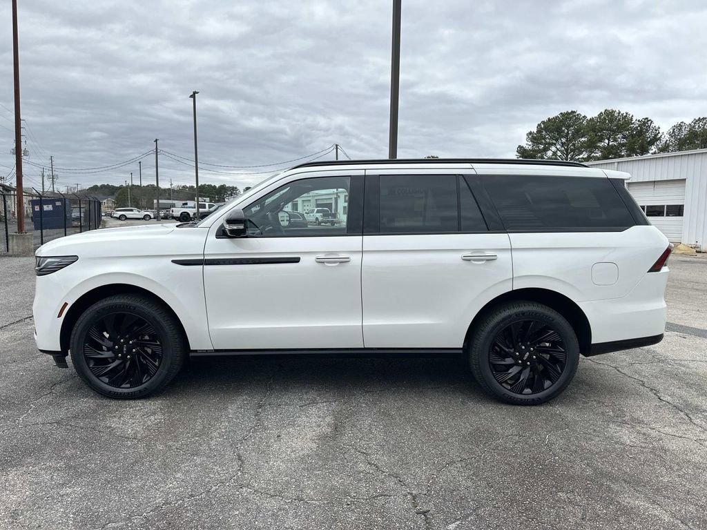 New 2025 Lincoln Navigator Reserve w/ Jet Appearance Package image 4