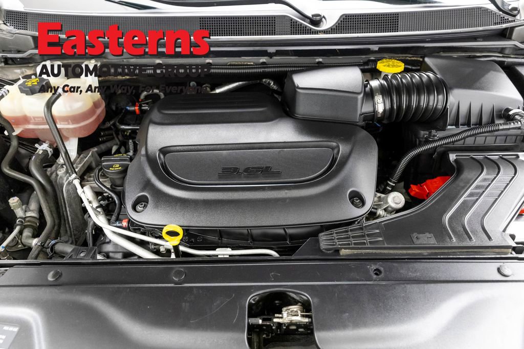 Used 2022 Chrysler Pacifica Touring-L image 7