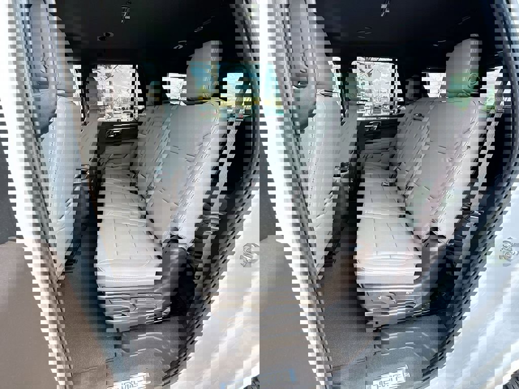 Used 2025 Chevrolet Tahoe LT image 31