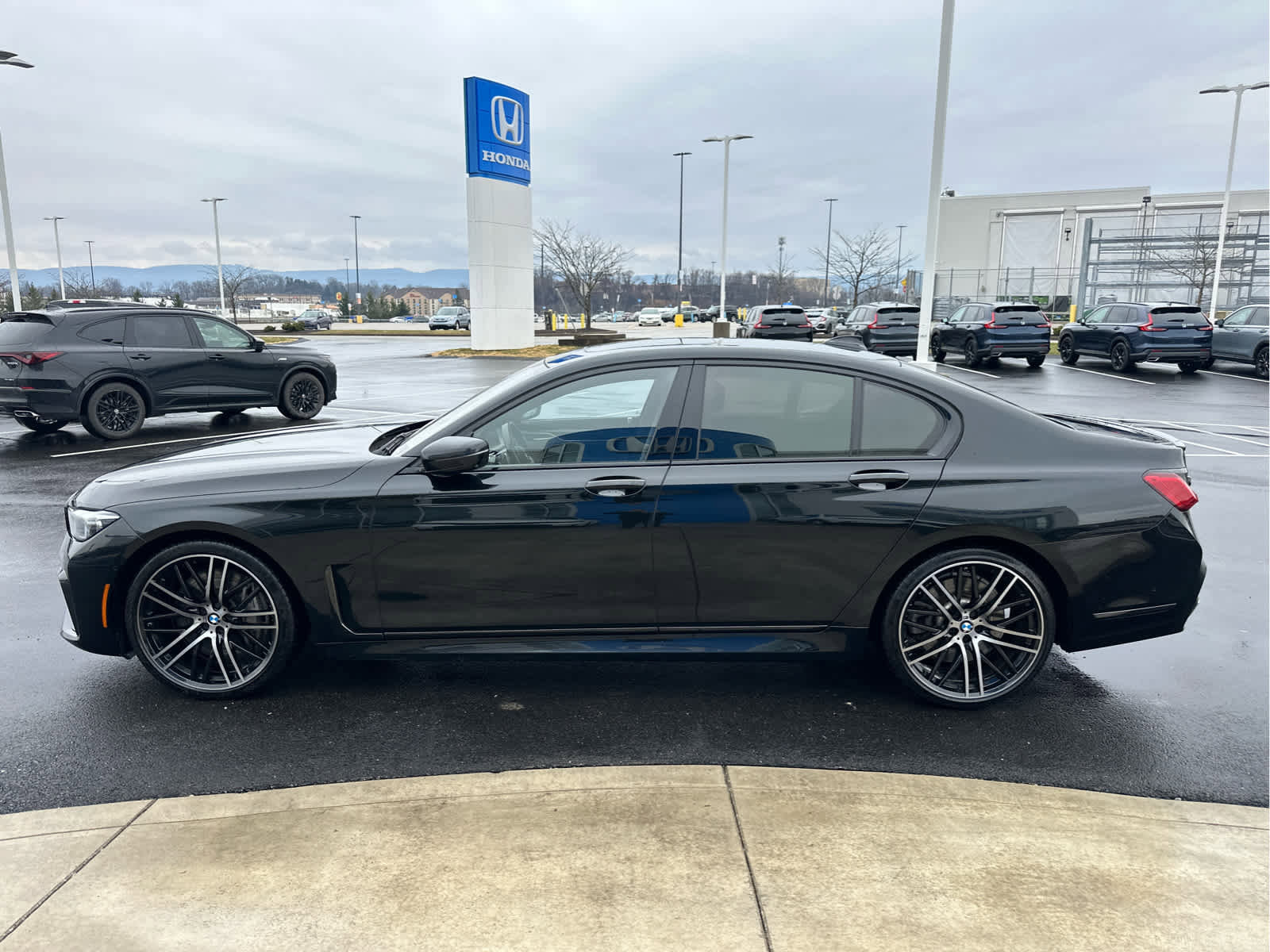 Used 2022 BMW 750i xDrive image 2