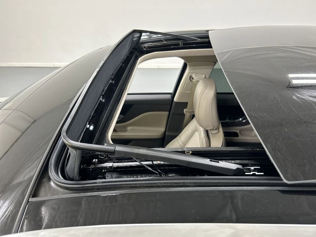 Used 2022 Lincoln Corsair Standard w/ Premium Package image 20