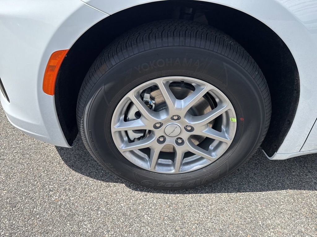 New 2027 Chrysler Pacifica Select FWD image 9