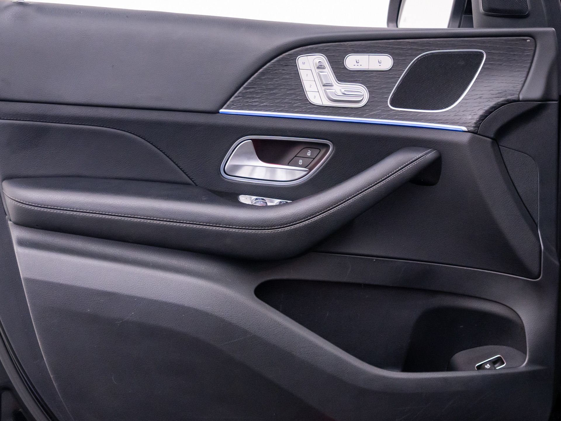 Used 2024 Mercedes-Benz GLE 350 4MATIC w/ Winter Package image 14