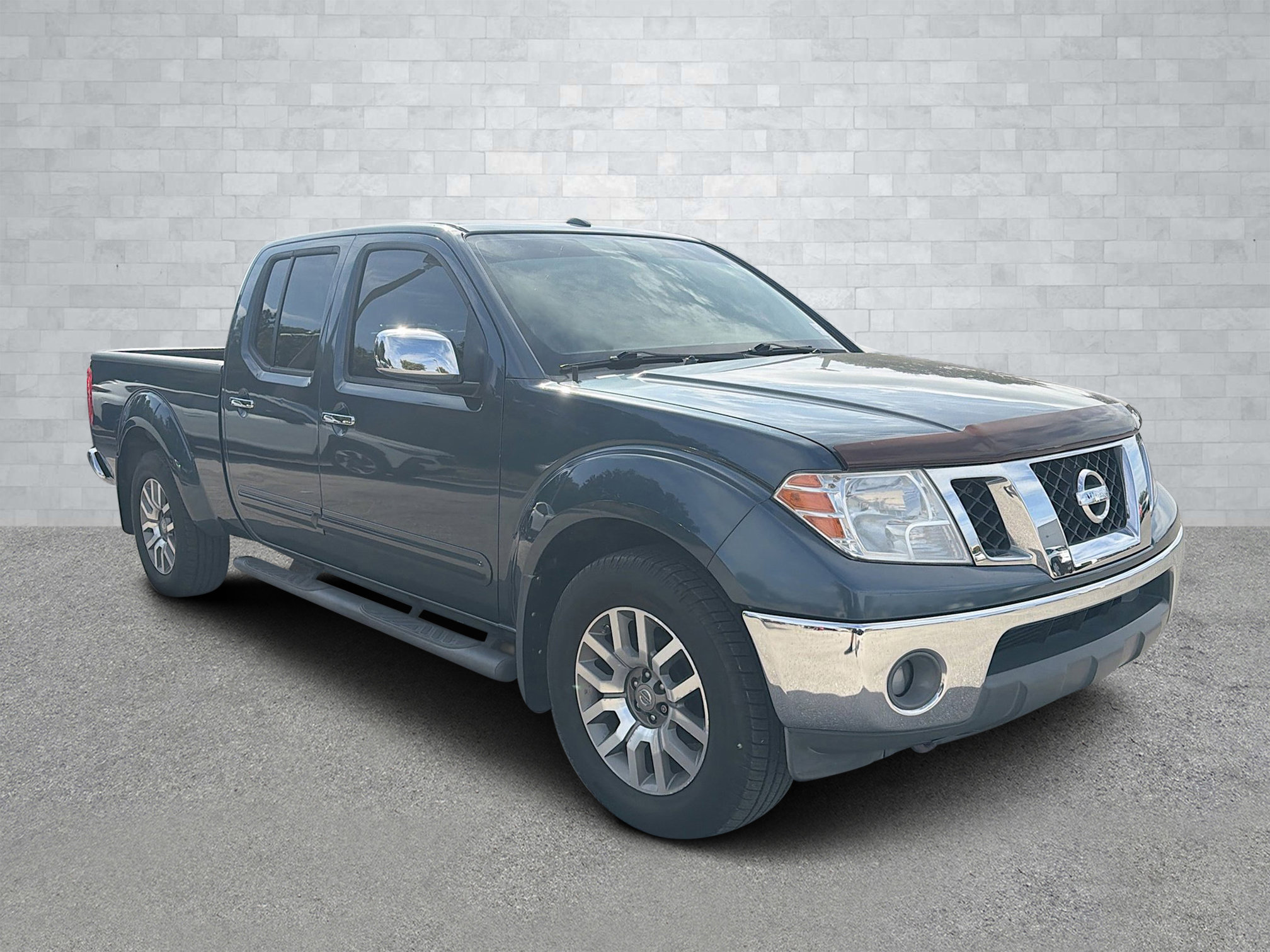 Used 2013 Nissan Frontier SL w/ Moonroof Pkg image 2