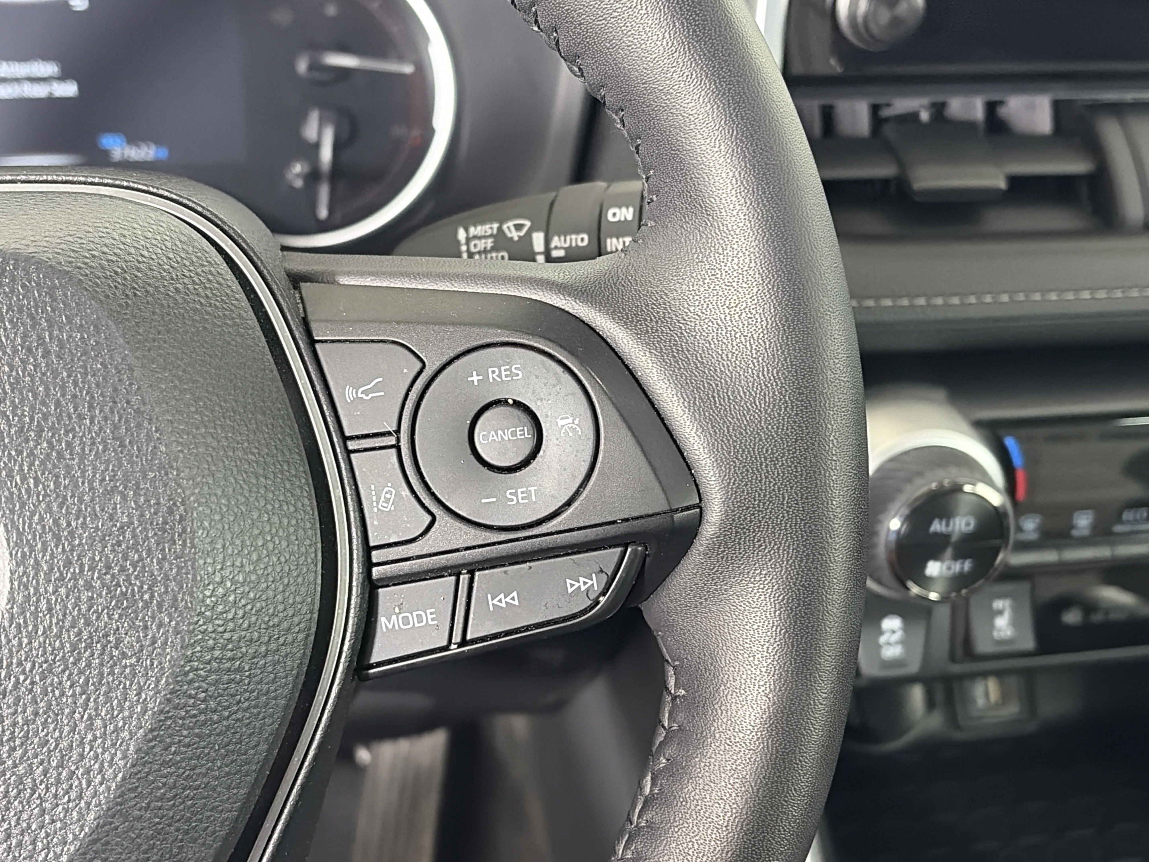 Used 2023 Toyota RAV4 XLE w/ Convenience Package image 31