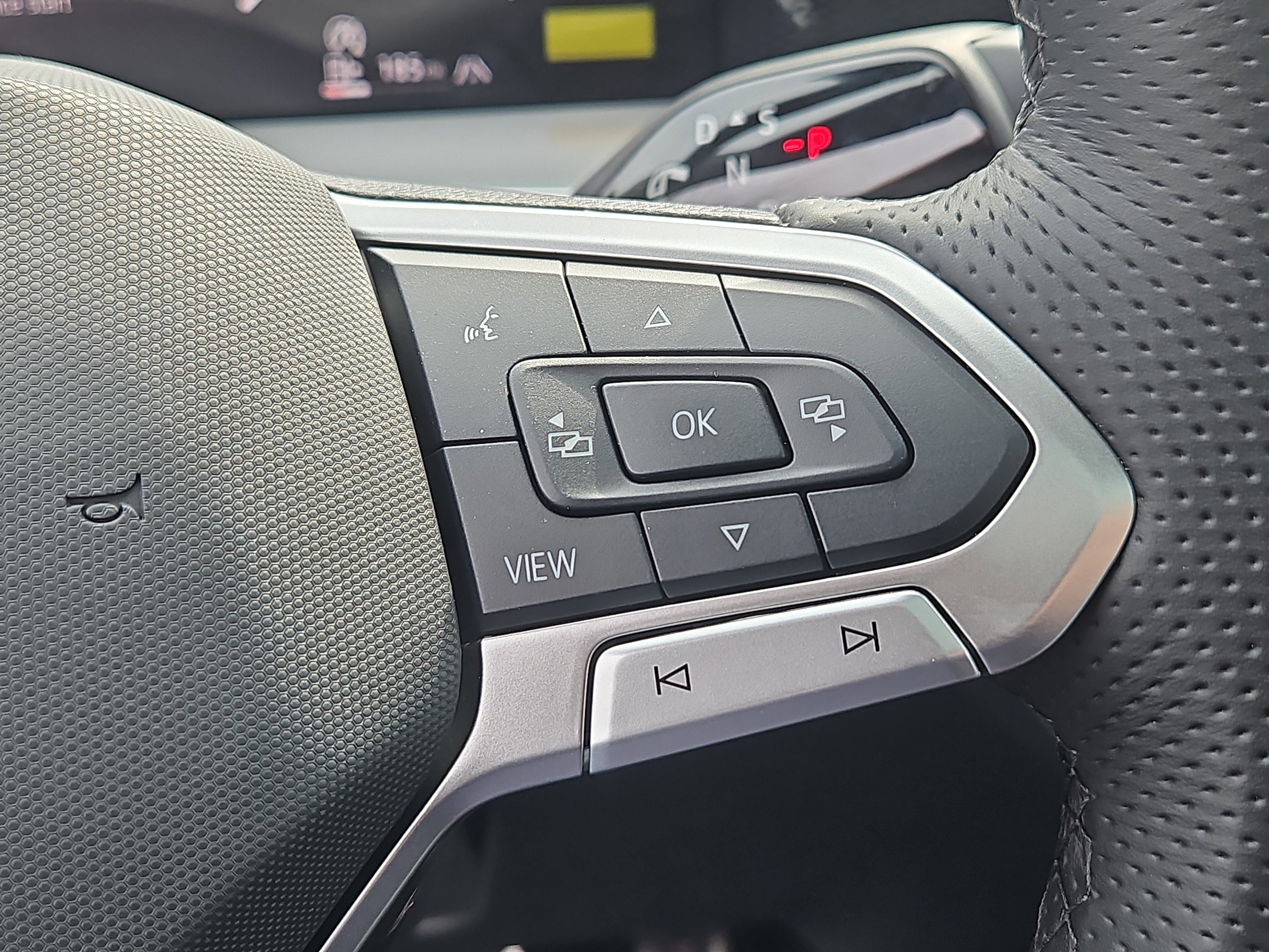 New 2026 Volkswagen Tiguan SE R-Line image 14