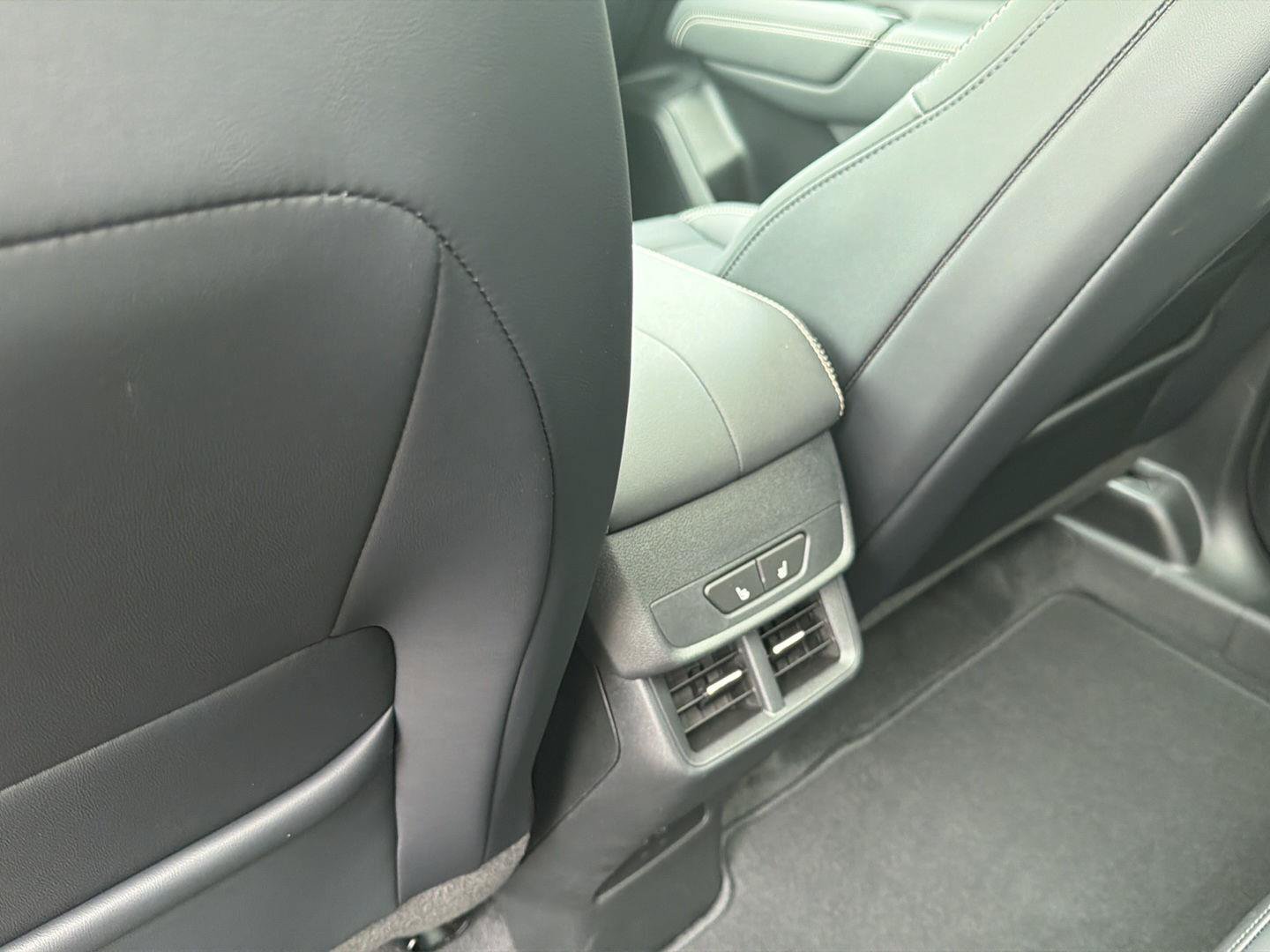 New 2027 GMC Terrain Elevation w/ Elevation Premium Package AWD/4WD image 18
