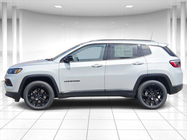 Certified 2025 Jeep Compass Latitude w/ Sun & Sound Group AWD/4WD image 6