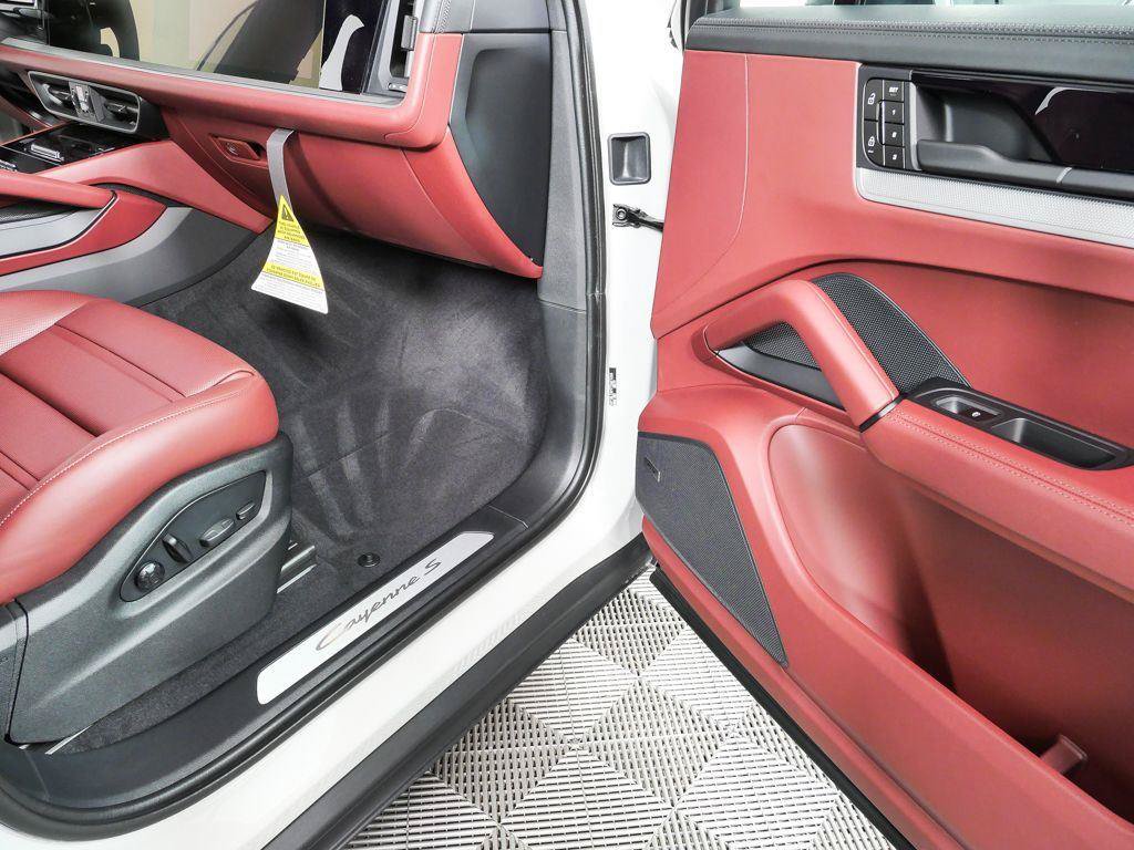 New 2026 Porsche Cayenne S AWD/4WD image 27
